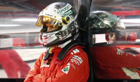 Hamilton y Vettel luchan en Singapur