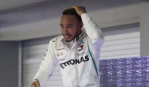 Hamilton pone distancia con Vettel