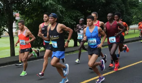 Edwin Rodríguez pisó firme en los 15 k del Circuito City