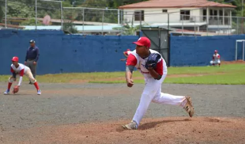 Panamá pega dos veces en el béisbol 