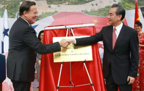 Críticas obligan al Gobierno a publicar copia íntegra de los acuerdos con China