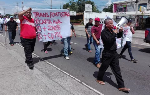 Taxistas de Arraiján marchan por el cobro del “zarpe"