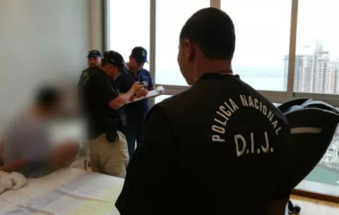 Imputan cargos a 10 personas por delito de tráfico de migrantes chinos