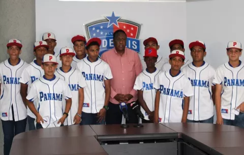 Fedebeis entrega beca a campeones Panamericanos 2017