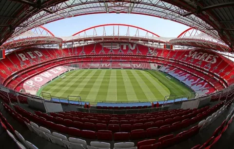 Señalan al Benfica por ofrecerles prostitutas a los árbitros