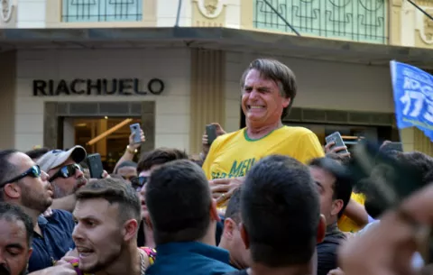 Trasladan a Bolsonaro acuchillado en Brasil al hospital de referencia en Sao Paulo