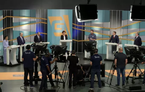Corrupción y radicalización centran debate presidencial en Brasil sin líderes