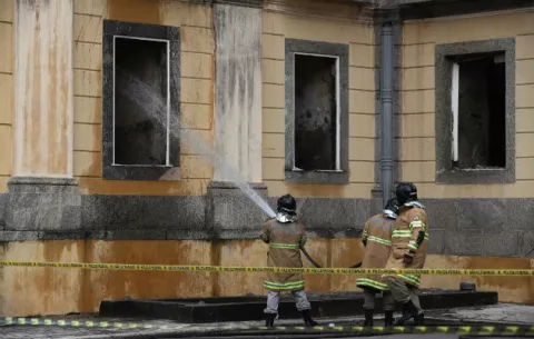 Incendio en Museo Nacional de Brasil destruyó todas las piezas egipcias