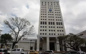 Normas legales que son aplicables a los dos bancos oficiales de Panamá