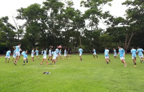Entrenadores del Celta de Vigo observan a jóvenes futbolistas en Chiriquí
