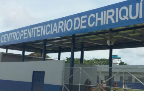 Ordenan detención a dos sujetos aprehendidos  con 67 paquetes rectangulares de cocaína