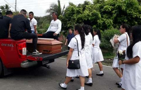 Despiden a estudiante que murió en accidente del bus David-Santiago