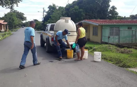 Chitreanos amanecen sin servicio de agua potable