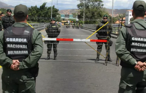 Colombia confirma que militares venezolanos secuestraron a tres campesinos
