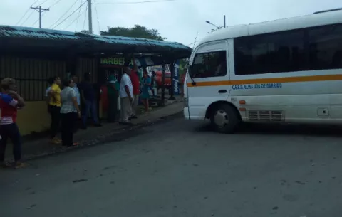 Autobús escolar se accidenta en Colón