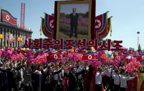 Trump celebra la ausencia de misiles nucleares en desfile militar de Corea del Norte
