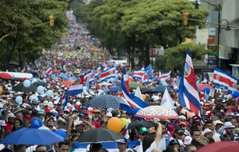 Huelga afecta celebración patriótica de Costa Rica y Alvarado acepta mediación