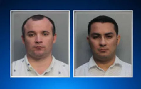 Policía detiene a dos curas que practicaban sexo oral en automóvil en Miami Beach