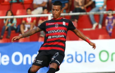 Condenan a exfutbolista a 98 meses de prisión por robo agravado