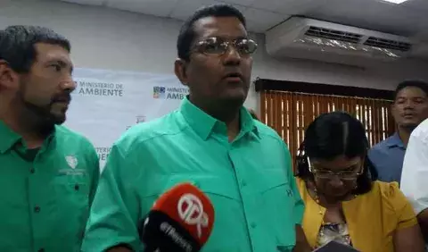 Emilio Sempris sigue justificando la tala de árboles en el Darién