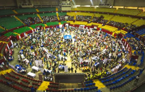 Más de 6,000 personas fueron en busca de un empleo a la arena Roberto Durán  