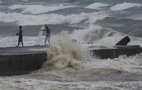 Poderoso tifón Mangkhut azotará mañana a Filipinas 