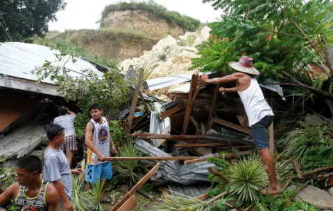 Al menos 6 muertos en otra avalancha de tierra en Filipinas