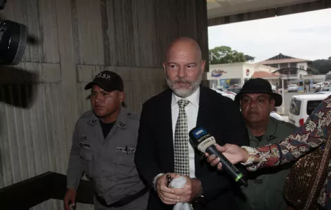 Cambian medida cautelar de país por cárcel a Gustavo Pérez en caso de pinchazos, pero sigue detenido