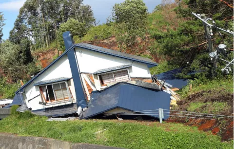 Una treintena de desaparecidos en el fuerte terremoto al norte de Japón