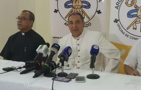 Iglesia católica separa a sacerdote por investigación del Ministerio Público