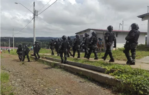 Desalojan a personas que invadieron casas de Loma de Mastranto en La Chorrera
