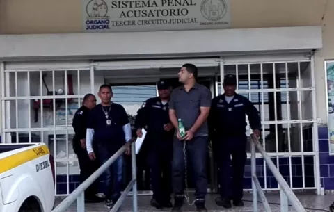 Se mantiene detención preventiva para taxista que atropelló a policía en La Chorrera