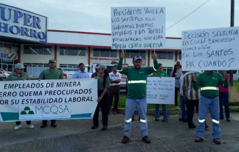 Trabajadores de Cerro Quema salen a protestar en La Villa de Los Santos