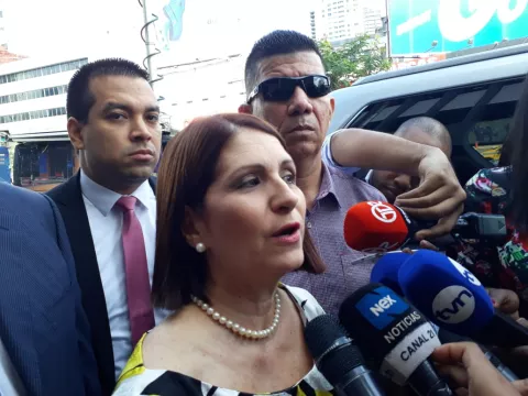 Marta Linares de Martinelli comprueba que no tiene responsabilidad en caso Blue Apple 