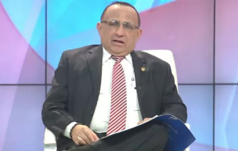Ministro Alcibíades Vásquez dejará el cargo el 30 de octubre