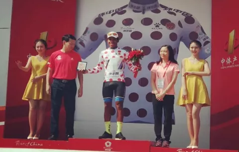 Christofer Jurado viste la camisa de montaña en el Tour de China II