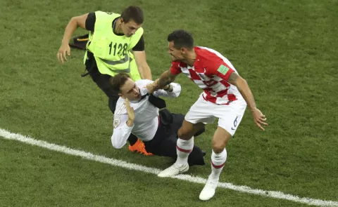 Envenenan a un activista que protestó en la final del mundial de Rusia