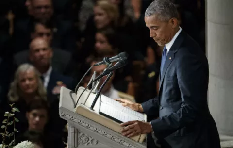 [Video] Obama: Pese a tener desacuerdos, McCain y yo "estábamos en el mismo equipo"