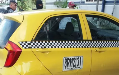 Cae taxista con varios envoltorios de droga 