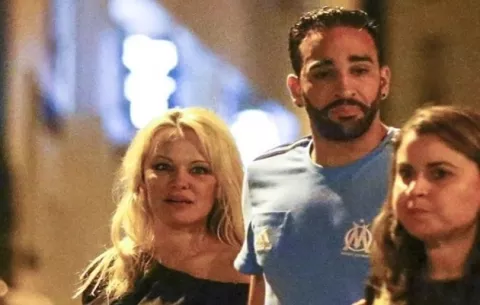 Pamela Anderson dejó a Adil Rami, campeón del mundo