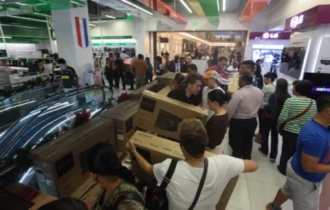 Falta de precios a la vista,  una de las faltas más comunes en comercios