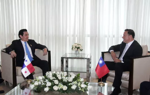 Estados Unidos llama a consultas a diplomáticos en Panamá por ruptura con Taiwán