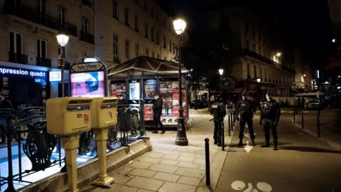 Siete personas resultaron heridas en un ataque con cuchillo en París