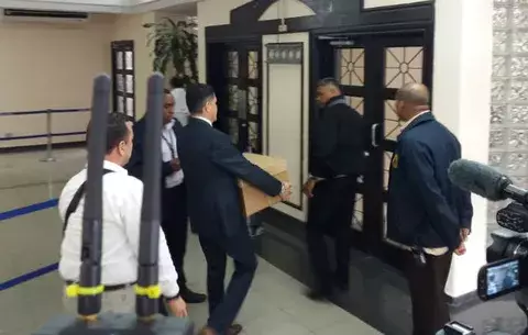 Defensa de Ricardo Martinelli ingresa pruebas, en reanudación de audiencia
