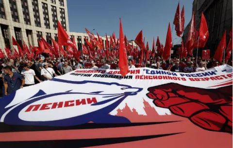 Rusos protestan en las calles contra planes de aumento de la jubilación