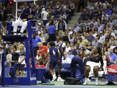 Serena Williams llamó ladrón y mentiroso al árbitro de la final del Us Open de tenis 