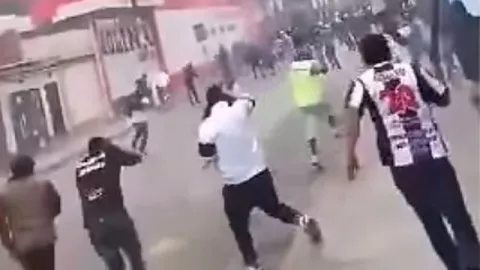 Balacera entre fanáticos en Perú