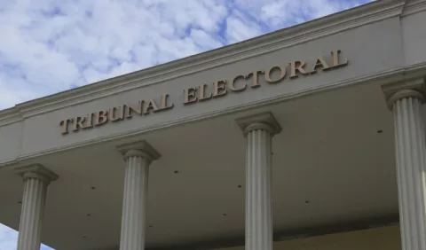 Tres precandidatos independientes superan las firmas