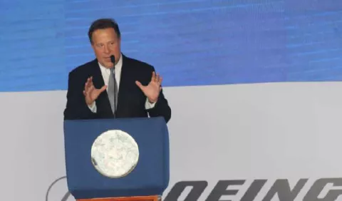 Juan Carlos Varela dice que Amador será descartado para sede de embajada china