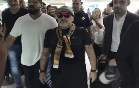 Vetan a Diego Maradona de lujoso barrio por su convulso pasado
